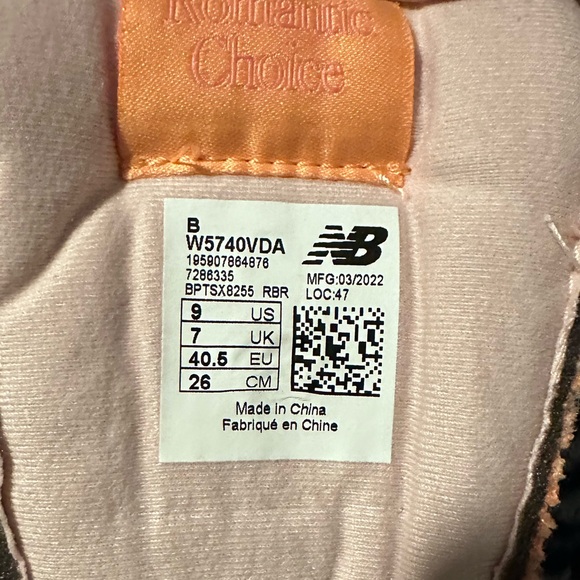 NEW BALANCE Classic 574 Core Sneakers. Size 9. Barely worn. Pink & Orange. - Picture 4 of 4